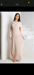 Kleid mit Perlen